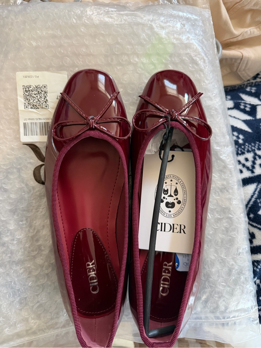 Cider Women's Glossy Wine Red Patent Ballet Flats
